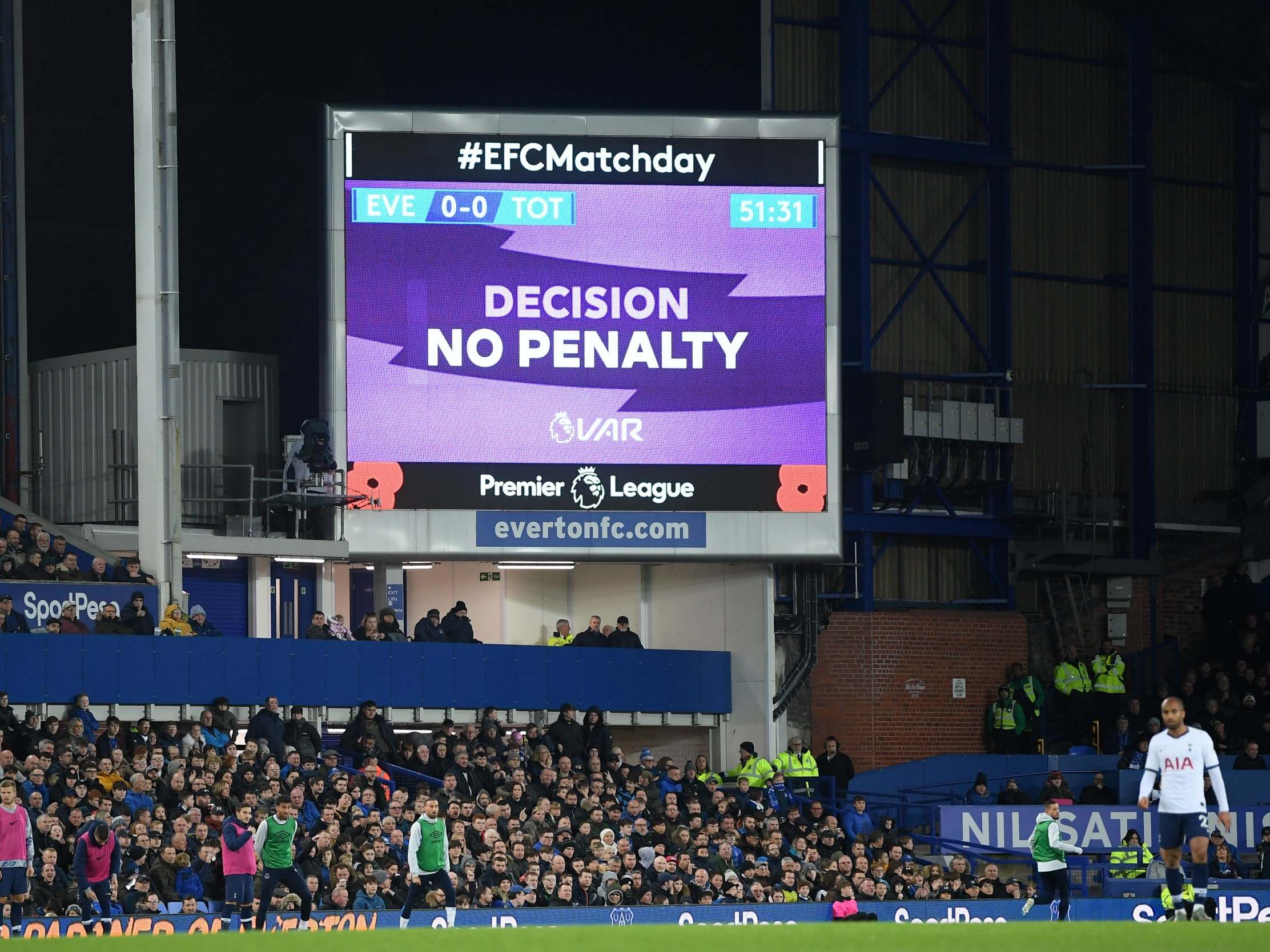 Premier League managers to meet referees&apos; chief Mike Riley for VAR discussions