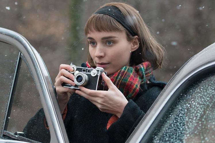 Therese (Rooney Mara) sports understated post-war chic (The Weinstein Company)