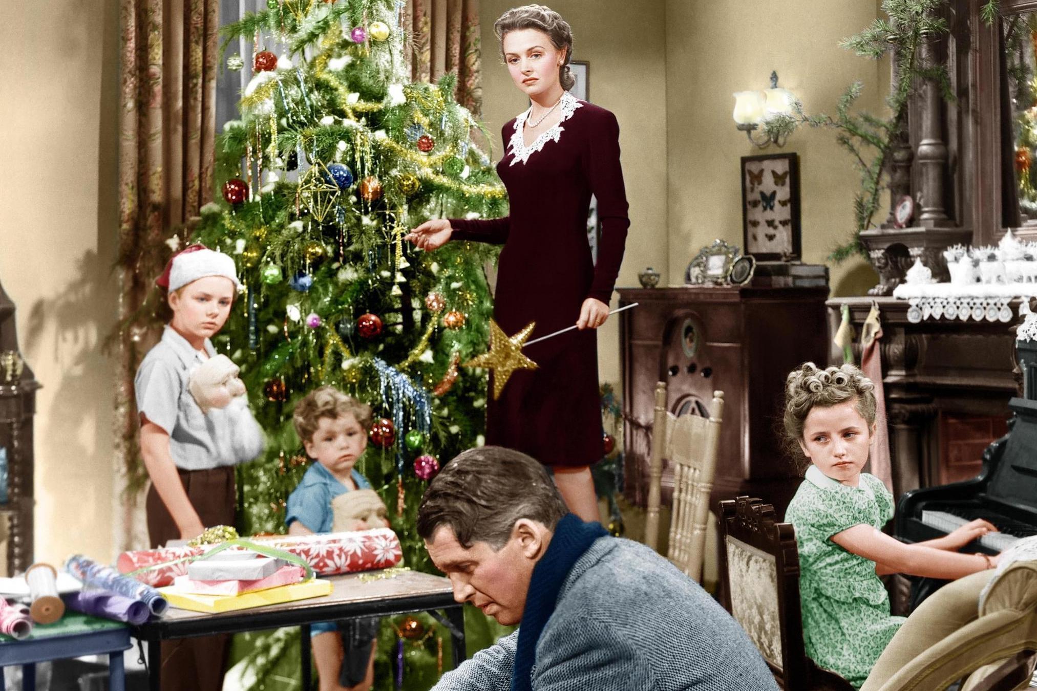 Mary (Donna Reed) dresses the tree in style (Rex)