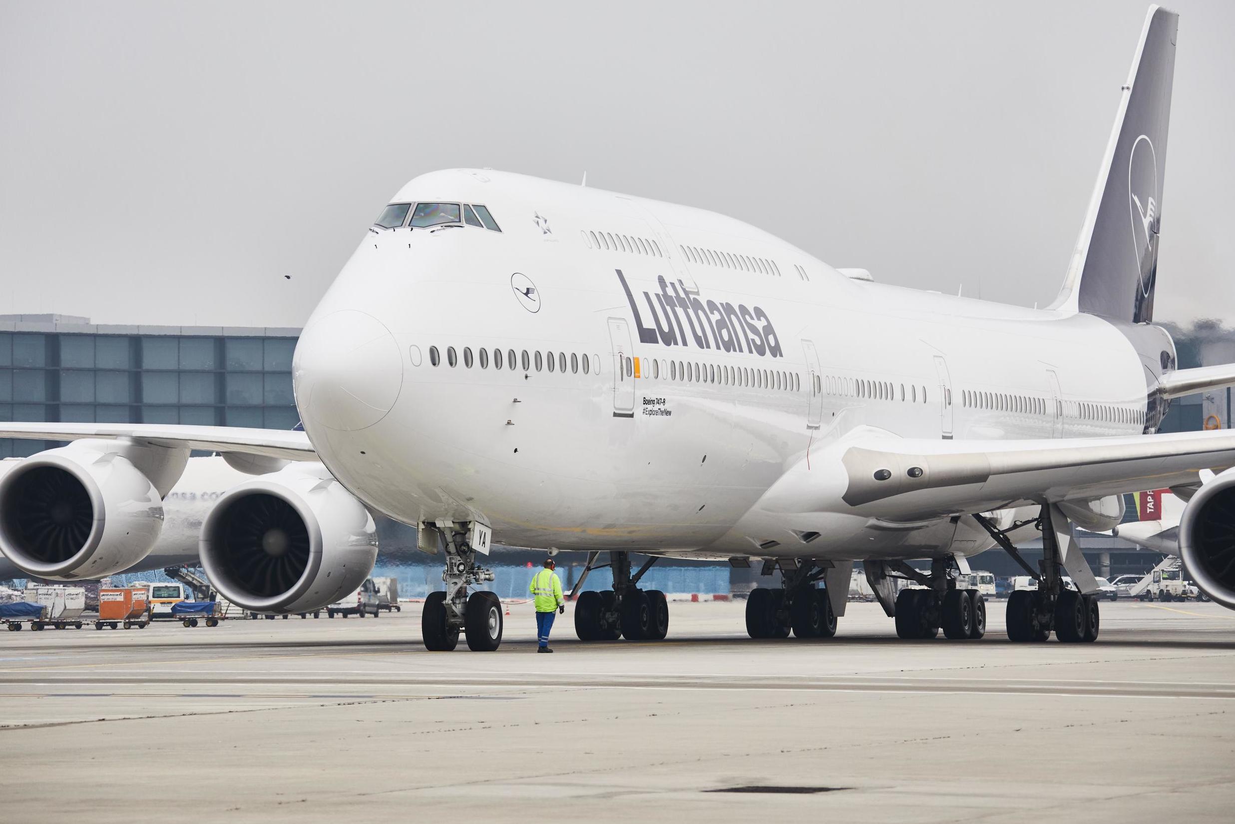 Lufthansa strike 700 flights cancelled stranding more that 4,000
