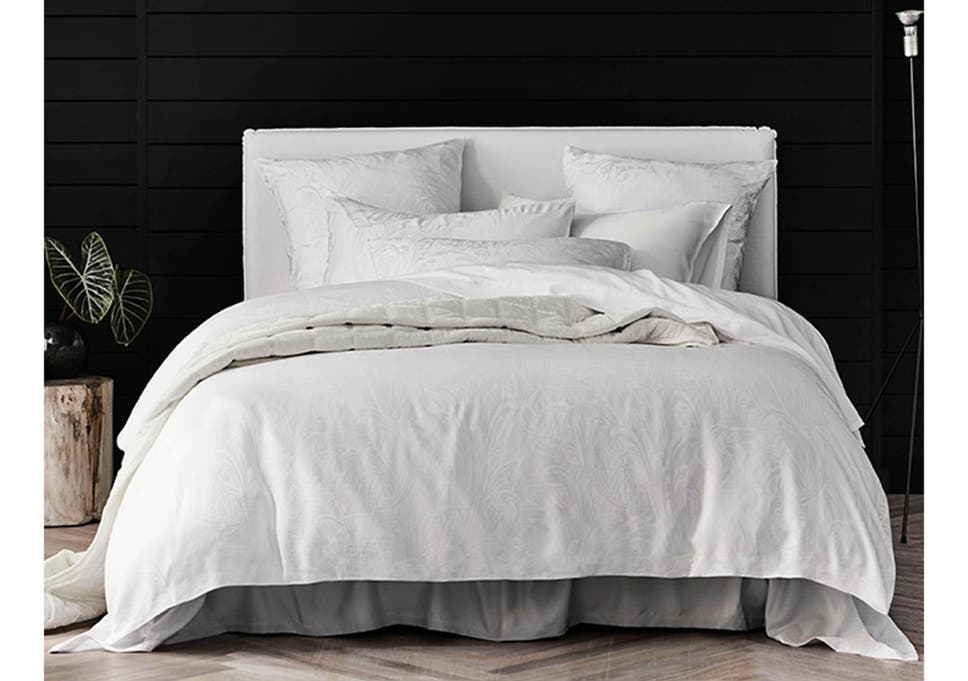 Best Winter Bedding Sets That Keep You Warm And Cosy