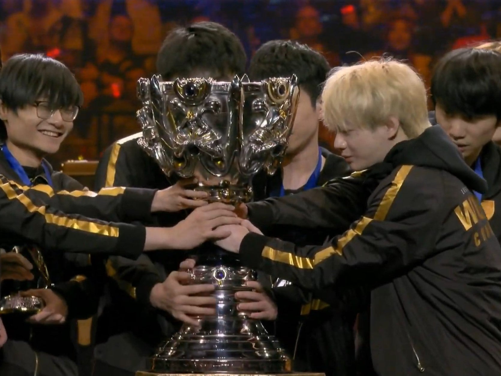 China's FPX wins 2019 League of Legends World Championship finals, The  Independent