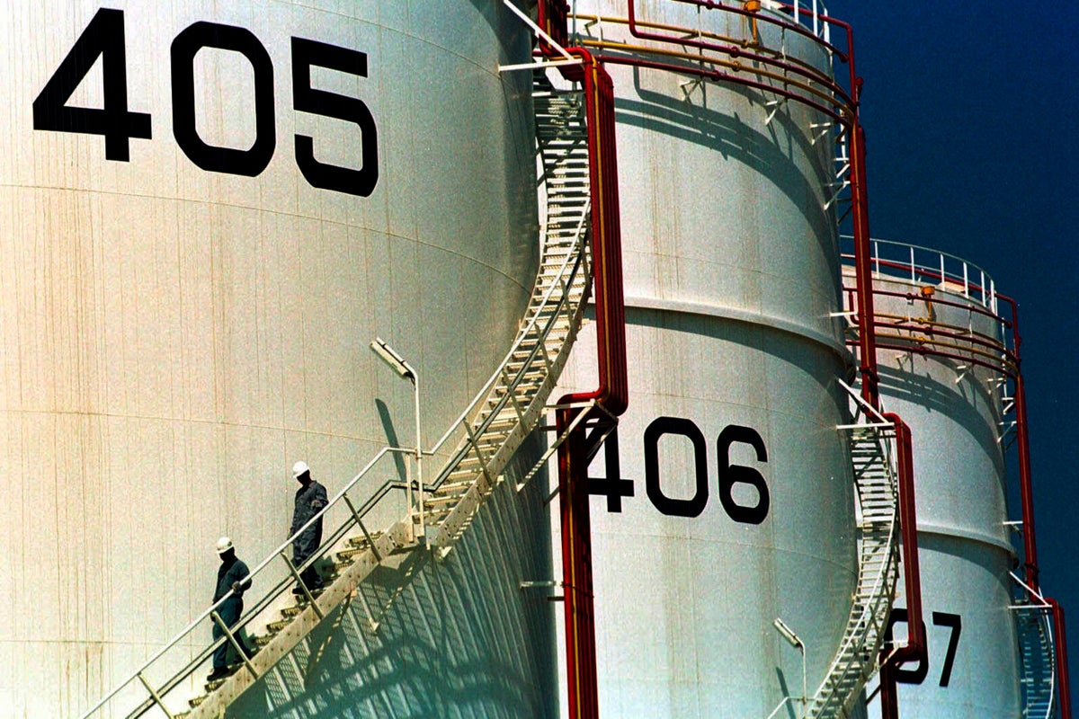 https://static.independent.co.uk/s3fs-public/thumbnails/image/2019/11/11/16/Dubai-oil.jpg?width=1200&height=800&crop=1200:800