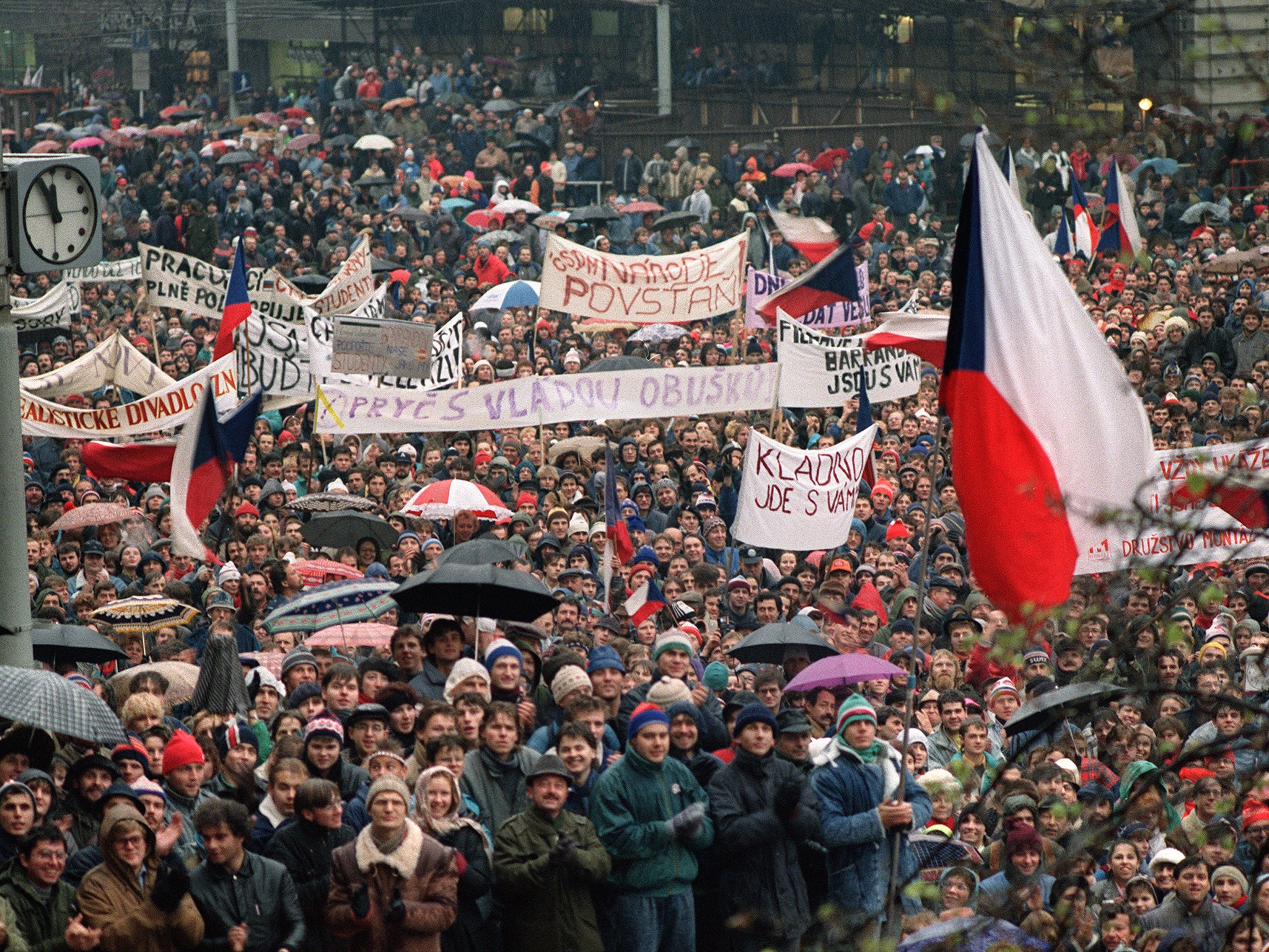 Жизнь восточной европы. Революция в Чехословакии 1989. Бархатные революции 1989-1991. Бархатная революция в Чехословакии. Бархатные революции 1989-1990 гг в Восточной Европе.
