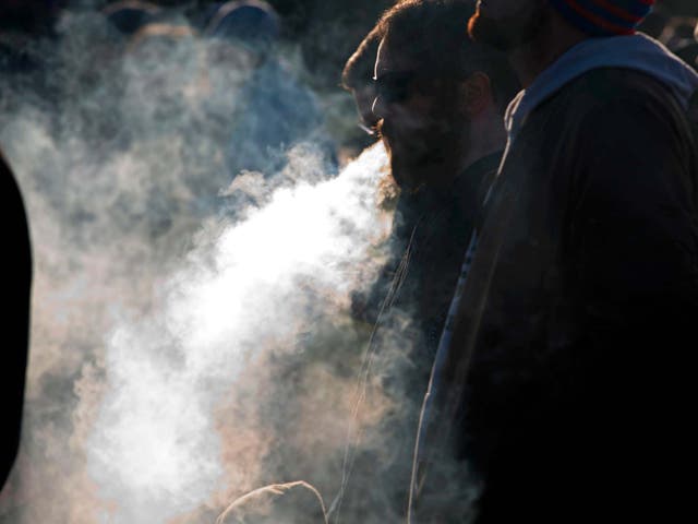 A teenager has received a life-saving double lung transplant after being struck down by a vaping-related illness