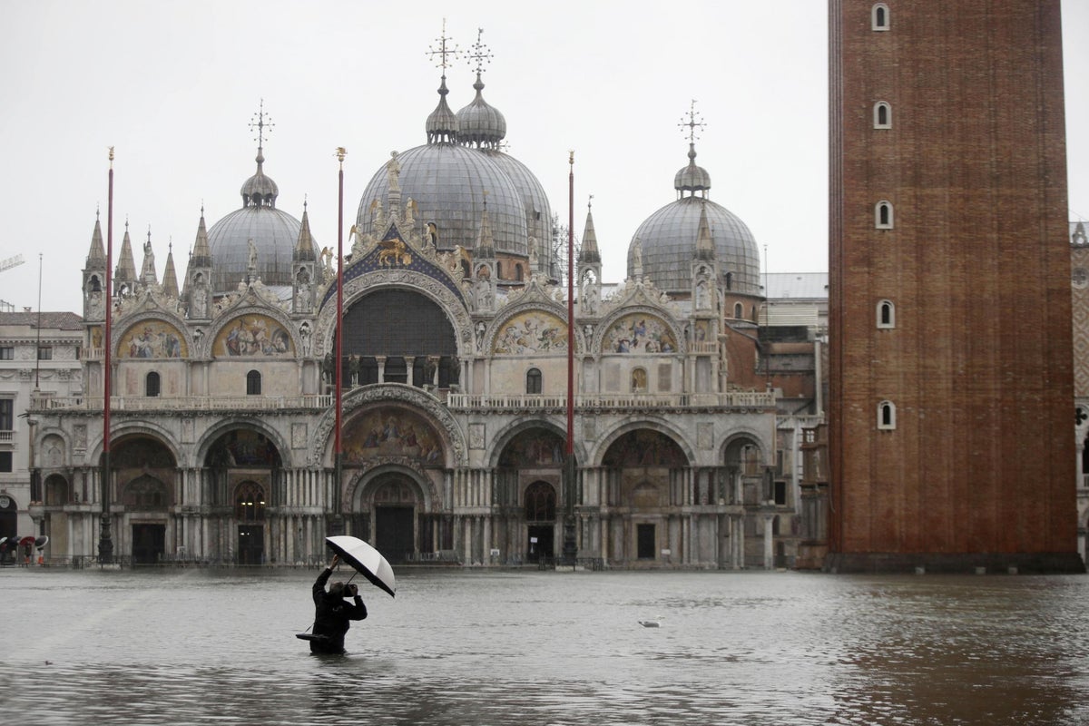 Venice flooding: What does the extreme weather mean for tourists?