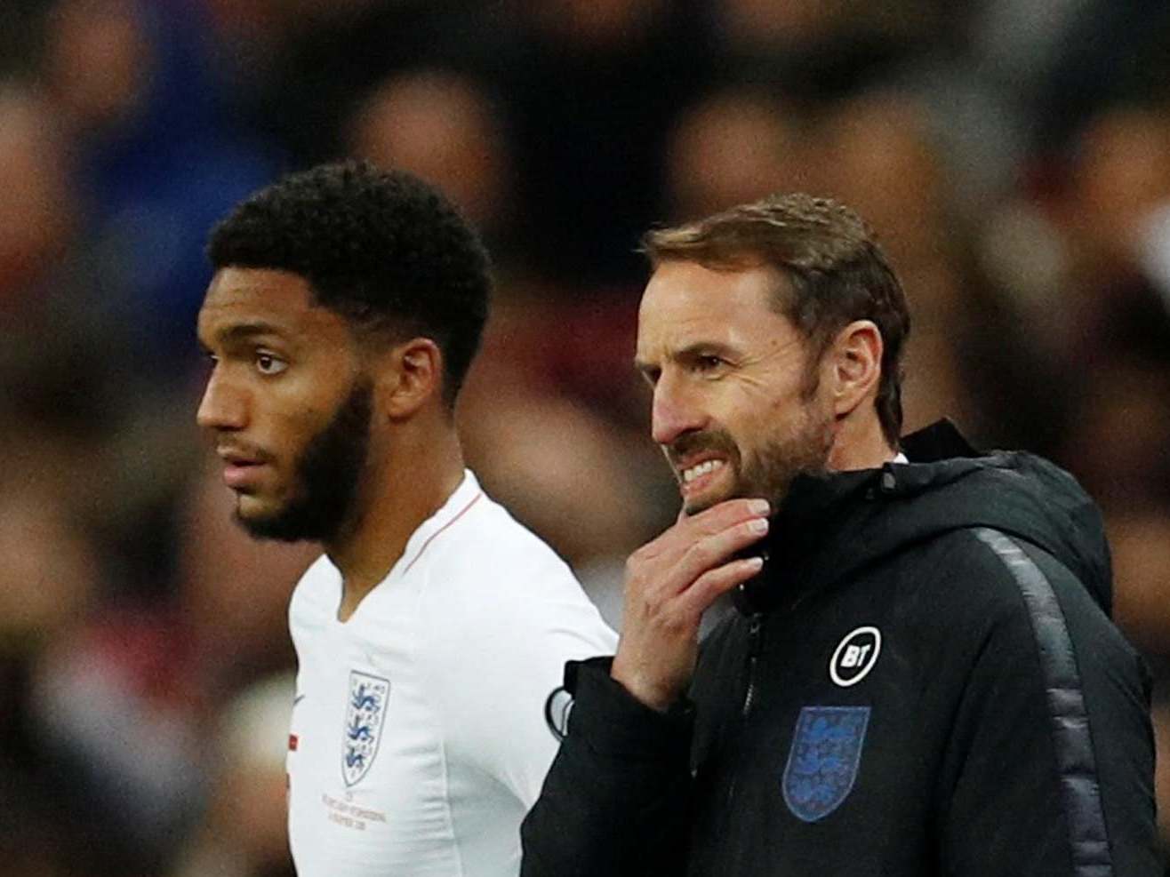 Gomez and Southgate on the sideline for England