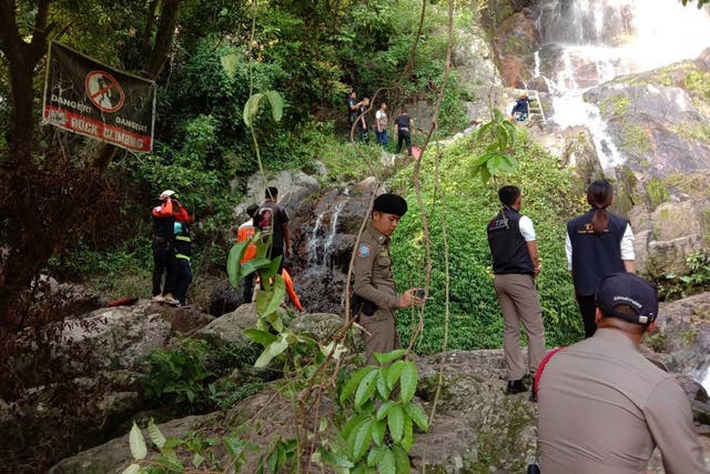 The rescue unit retrieved the body of a French tourist from Na Mueang 2 waterfall