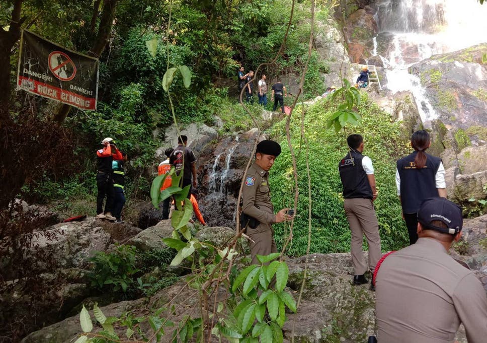 The rescue unit retrieved the body of a French tourist from Na Mueang 2 waterfall 