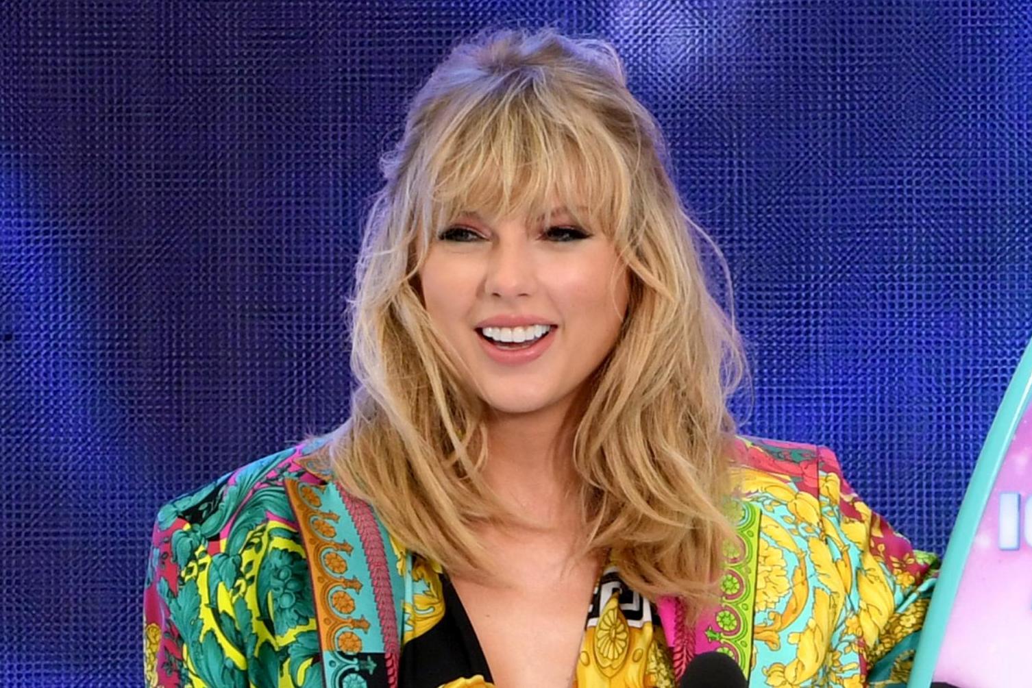 Taylor Swift at the Teen Choice Awards in 2019