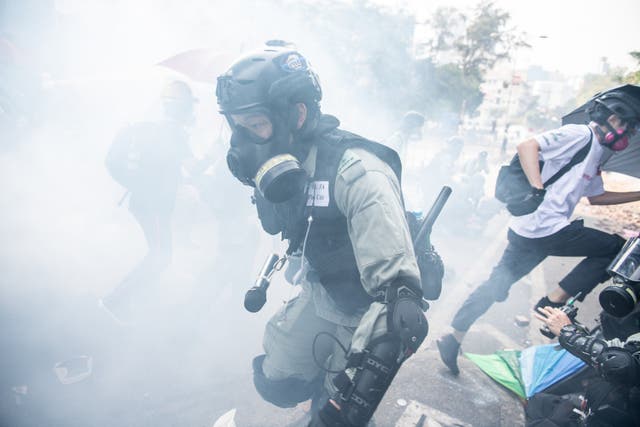 Chaotic scenes on Monday as police moved in on a Hong Kong campus occupied for days by protesters