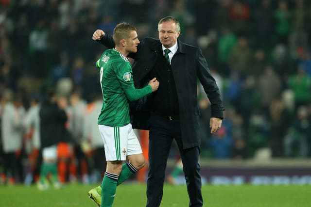 Northern Ireland's Steven Davis with manager Michael O'Neill
