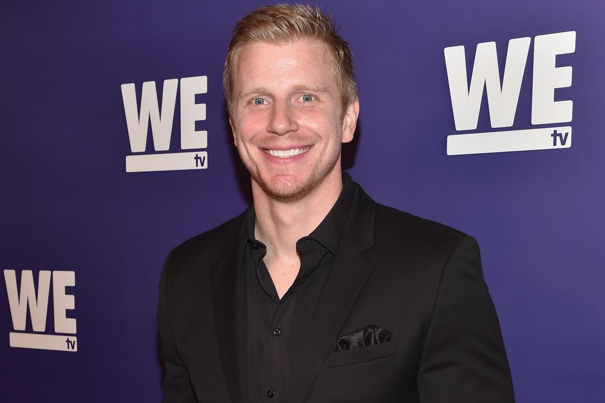 Former Bachelor Sean Lowe criticised for implying he is poor