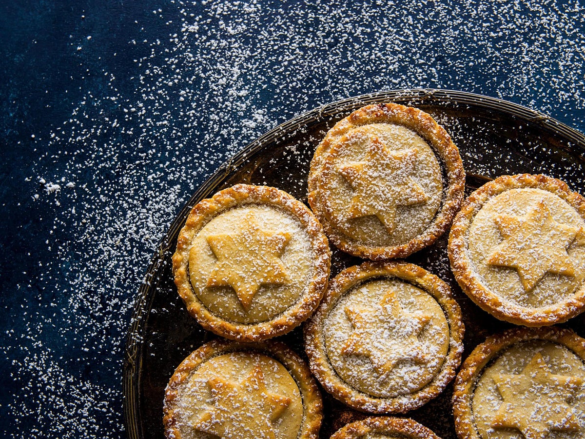 Shoppers Stock Up On Mince Pies And Christmas Pudding Amid Fresh Warnings On Supplies The Independent Shoppers Stock Up On Mince Pies And Christmas Pudding Amid Fresh Warnings On Supplies The Independent