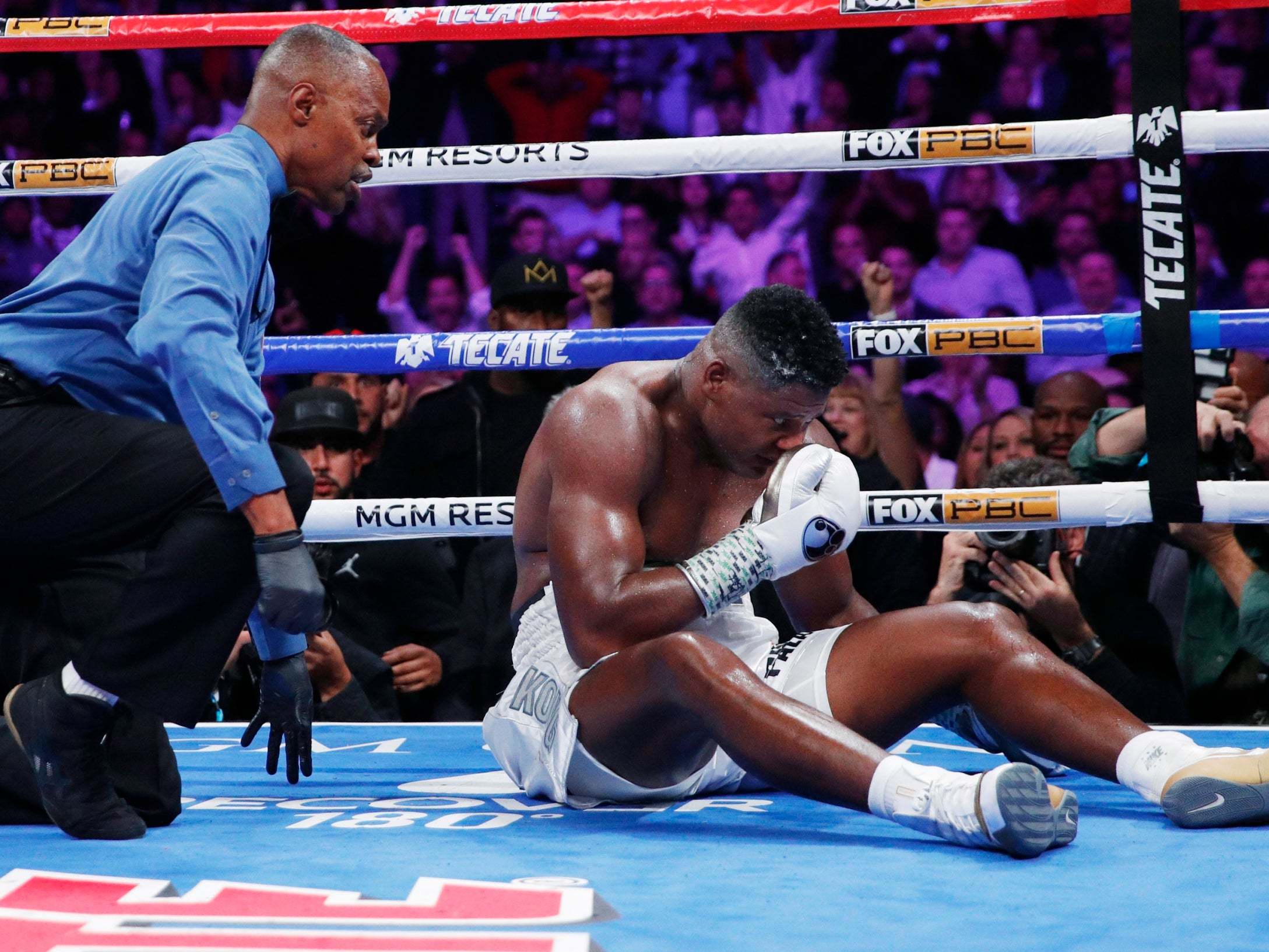 Luis Ortiz is knocked out during the seventh round