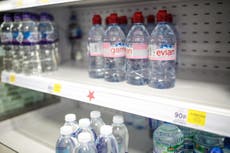 Supermarkets urged to offer free water to curb plastic waste