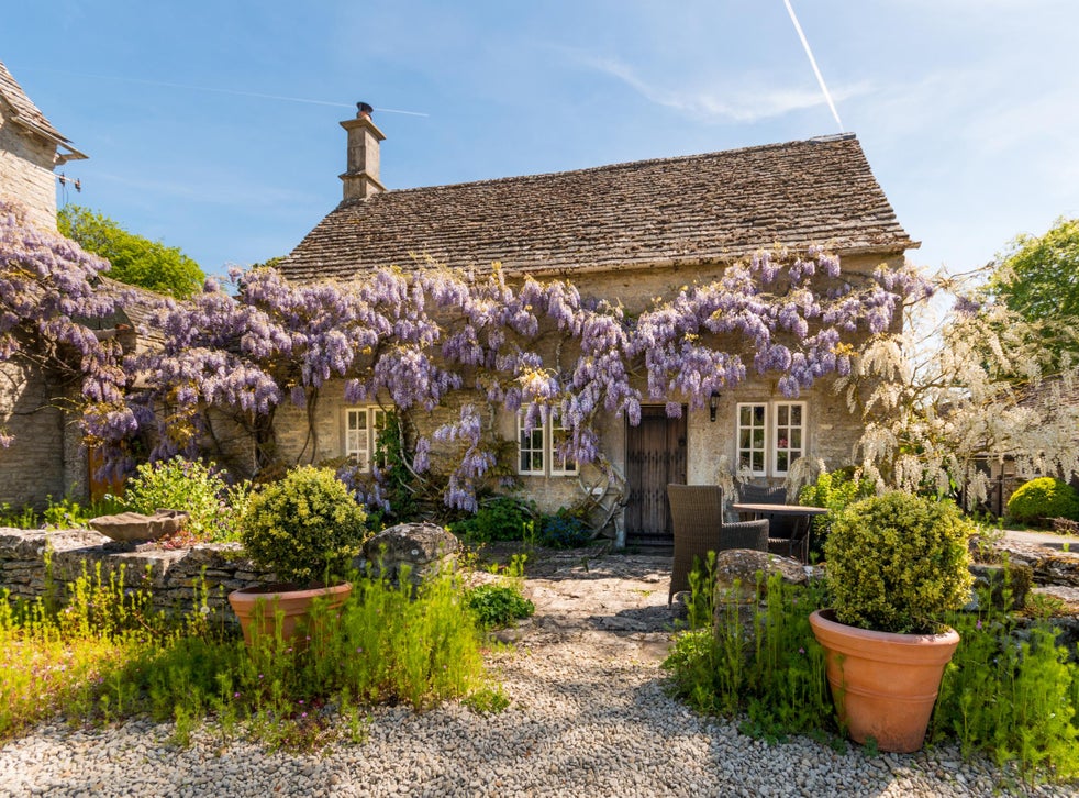 Https Static Independent Co Uk S3fs Public Thumbnails Image 2019 11 27 17 Stable Cottage 1 Jpg Width 982 Height 726