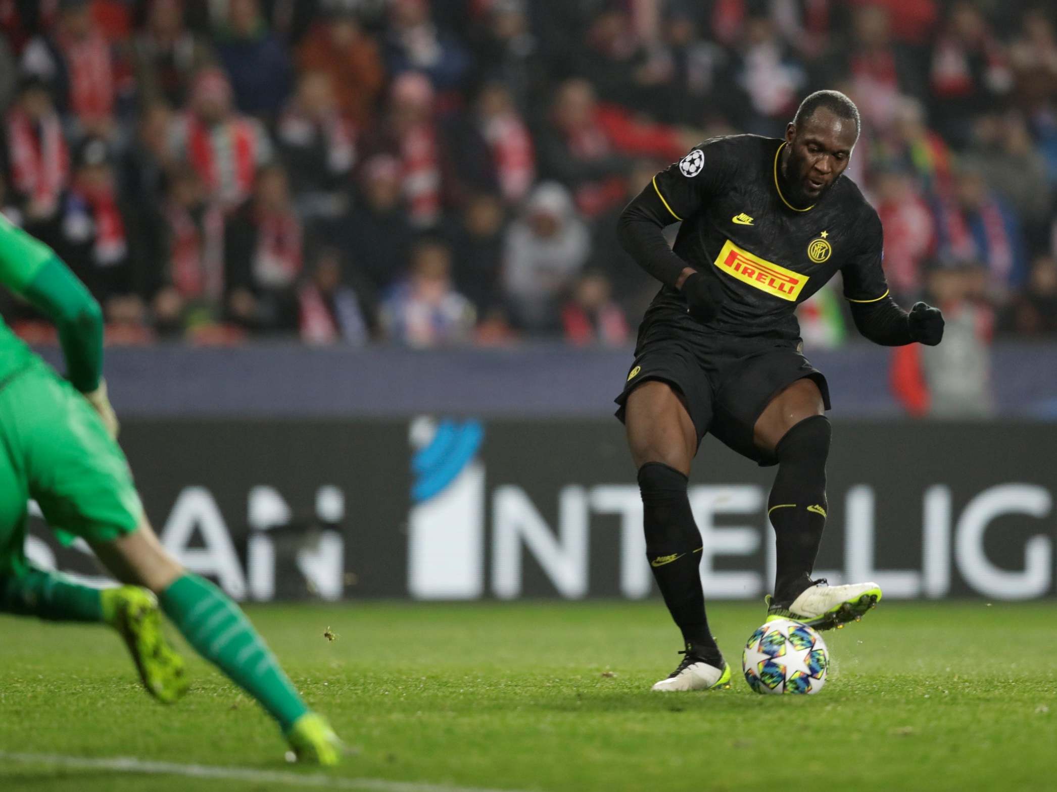 VAR rules out Romelu Lukaku's Inter goal to award Slavia penalty in  Champions League, The Independent