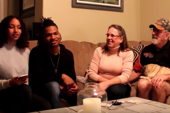 Strangers who met through accidental text to spend fourth Thanksgiving together