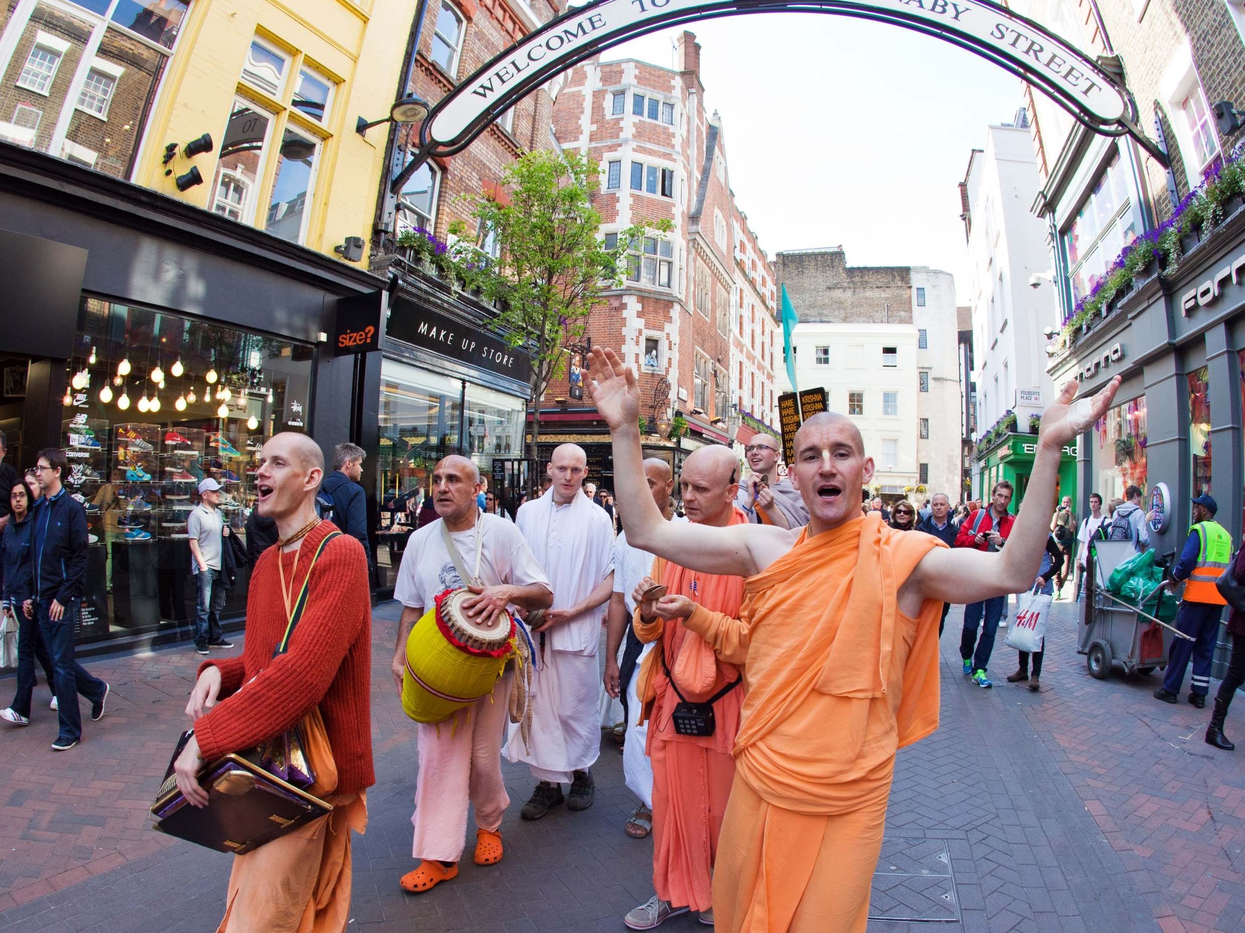 Hare Krishna chanting on Carnaby Street (Alamy)