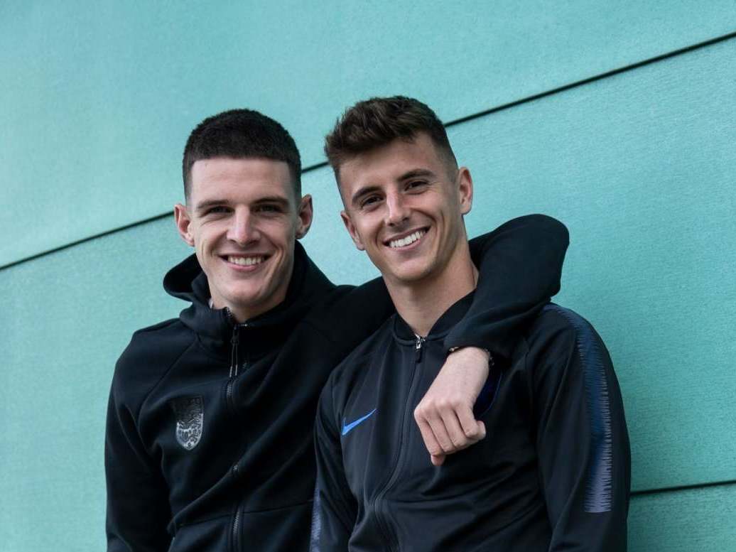 Declan Rice and Mason Mount pose for a photograph
