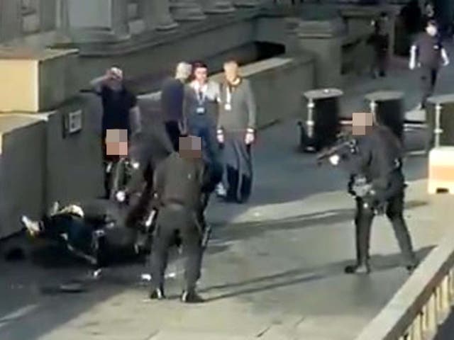 Bystanders and police surrounding the suspect at the scene of the London Bridge attack 29 November 2019.