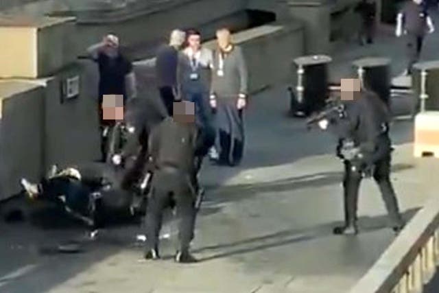 Bystanders and police surrounding the suspect at the scene of the London Bridge attack 29 November 2019.