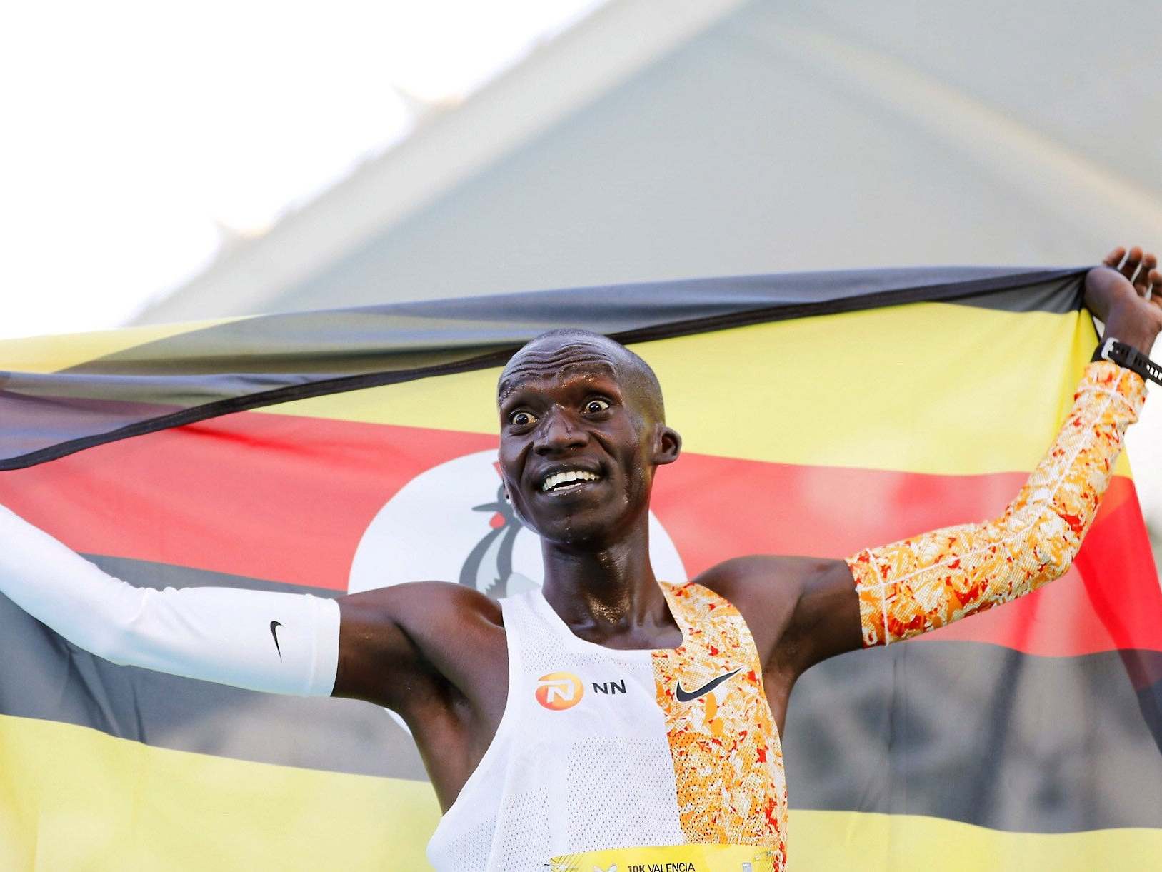 Chipatgei celebrates after beating the world record