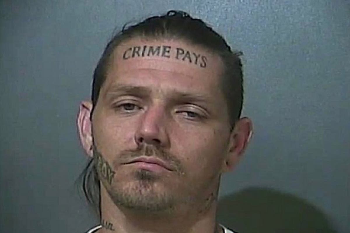 Police Hunting Man With Crime Pays Tattooed Across His Forehead The