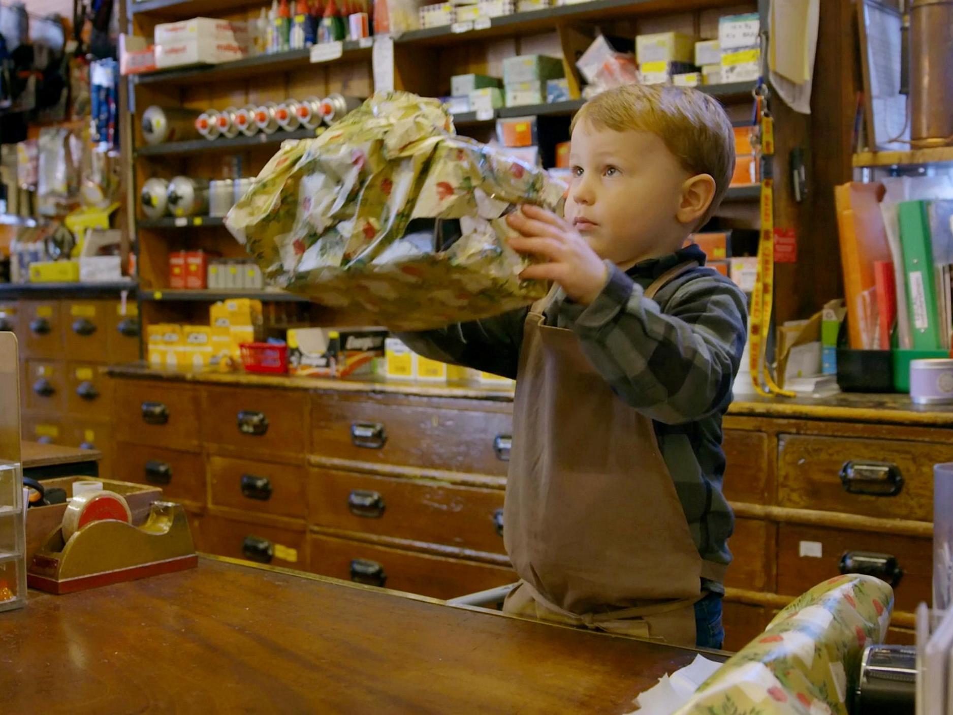 Family-run hardware store creates heartfelt £100 Christmas advert to &apos;rival&apos; John Lewis campaign