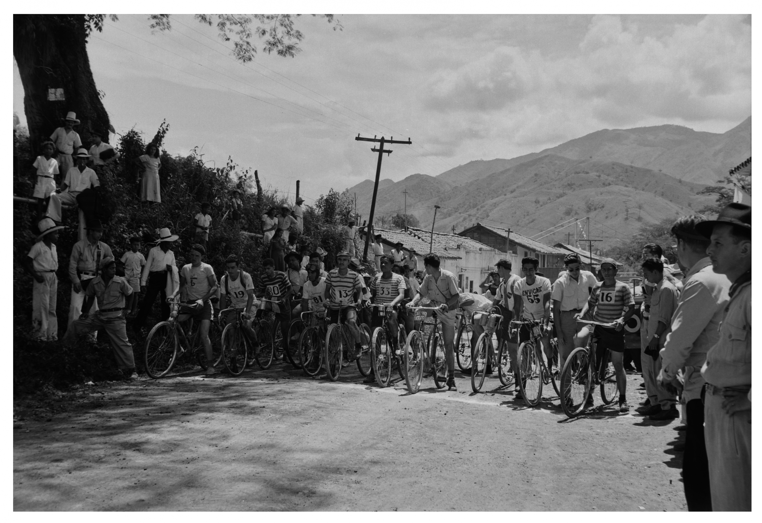 Vuelta riders strung out along the start line