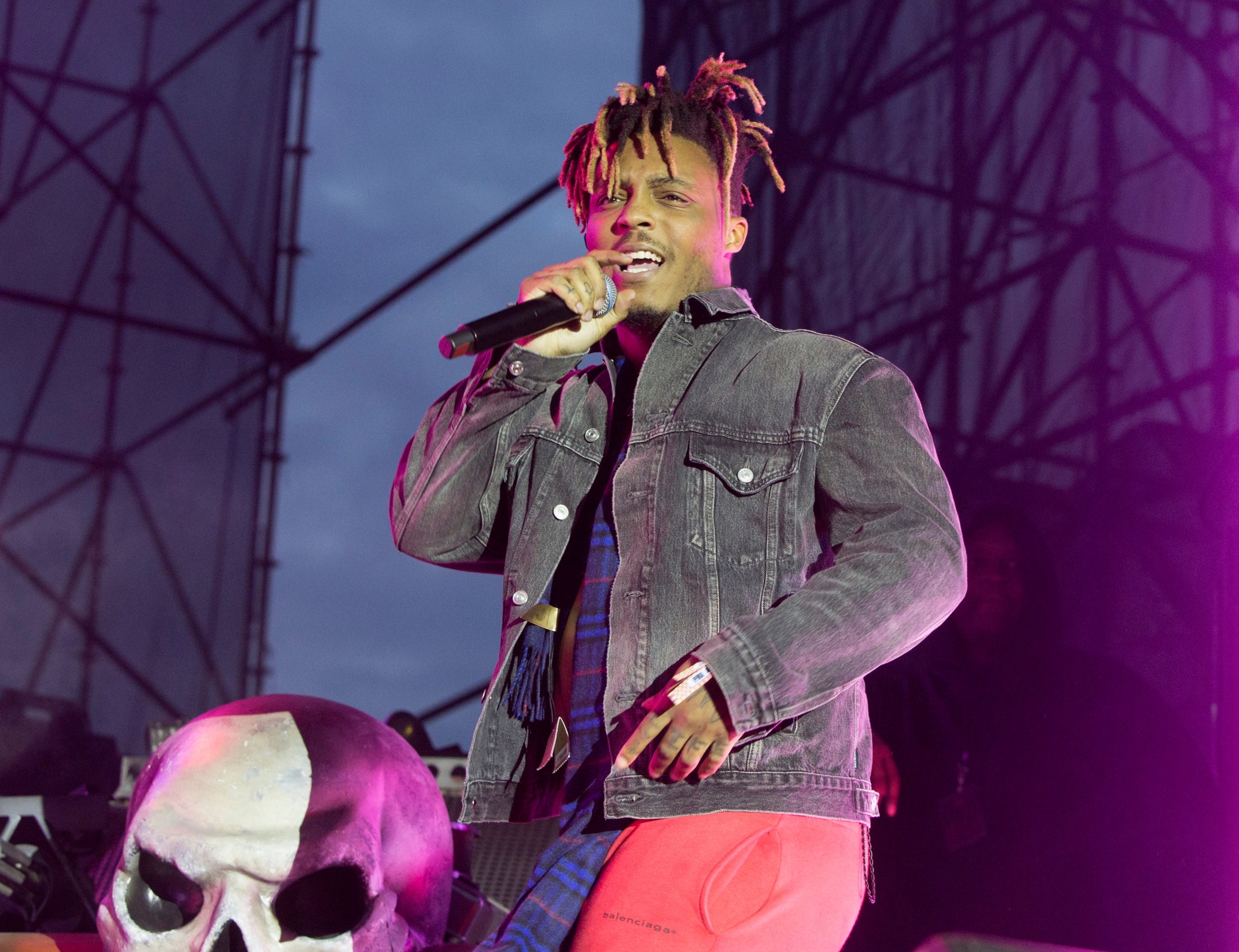 Rapper Juice Wrld died after suffering a seizure at an airport in Chicago