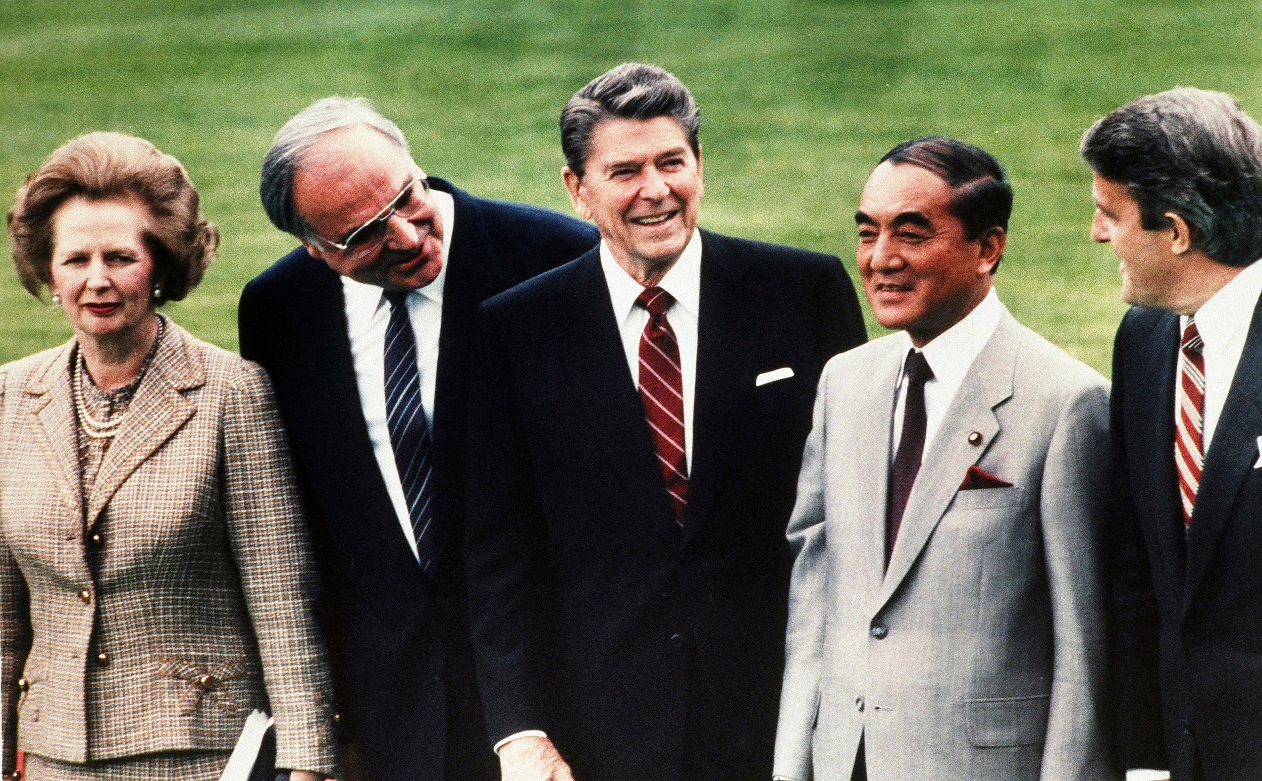 Nakasone (second right) meets other world leaders in 1985