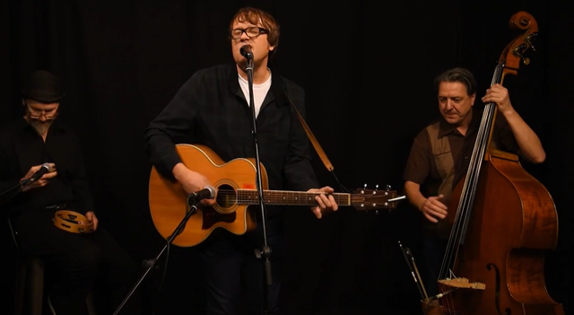 Singer-songwriter Robert Vincent in a Music Box session