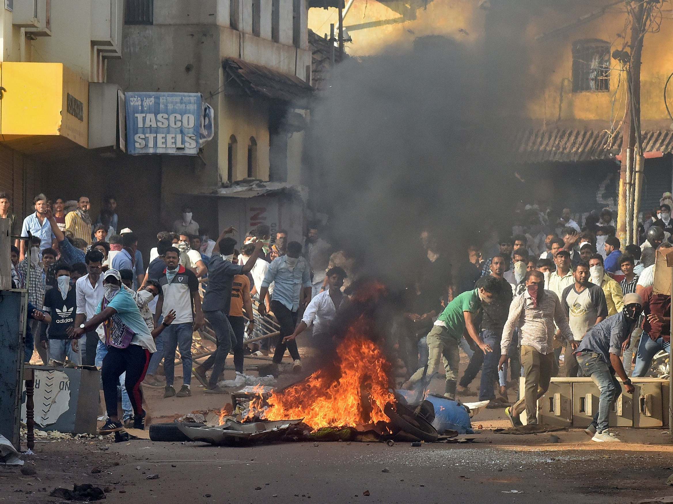 India protests: Three dead and 1,200 arrested as demonstrations rage against citizenship law