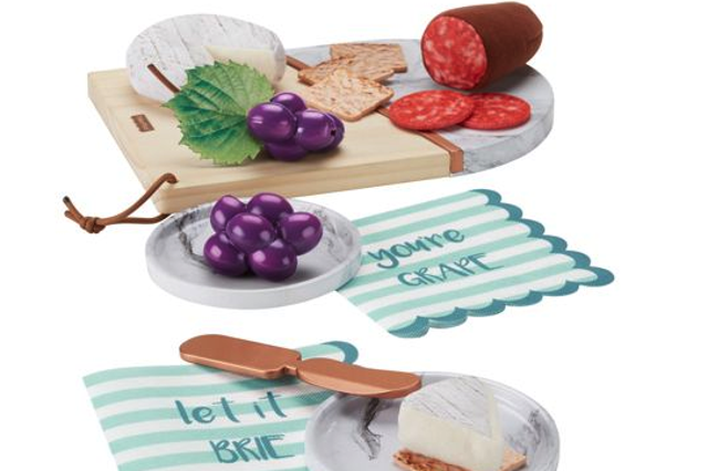 Toy charcuterie board sparks controversy (Fisher-Price)