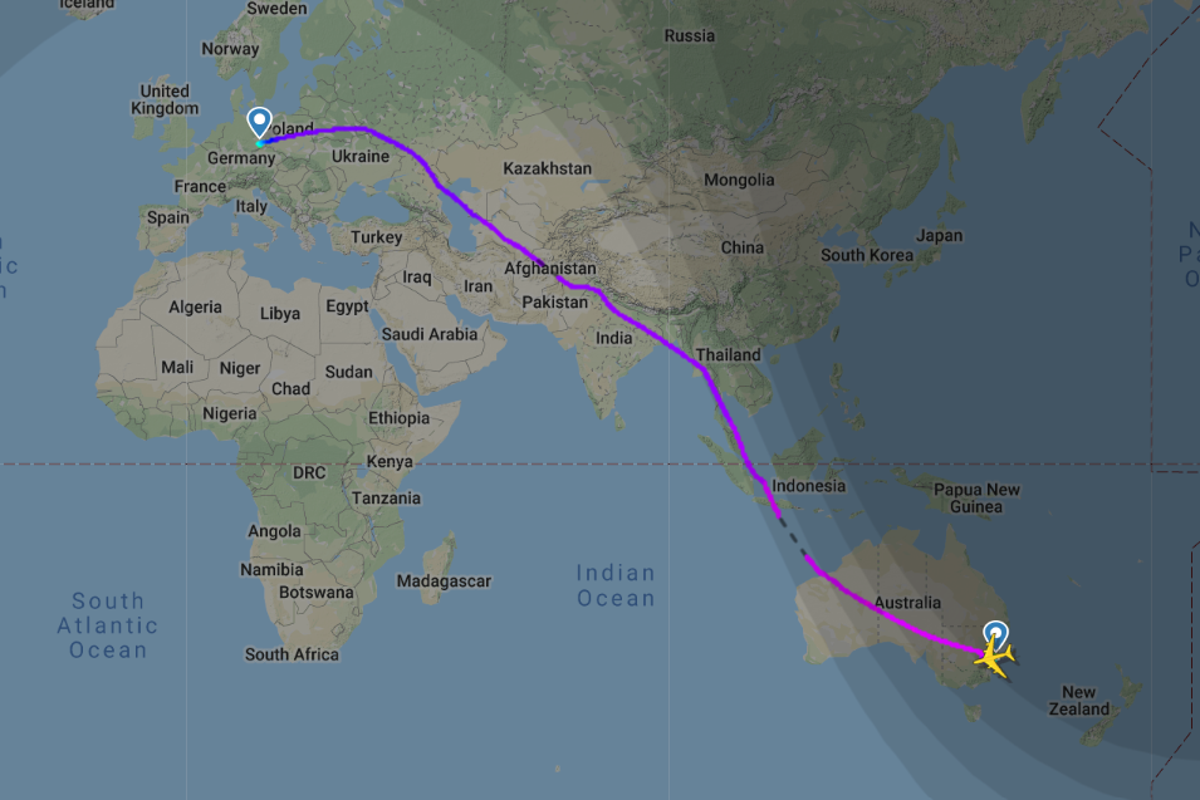 superjumbo-jet-flies-longest-ever-a380-route-with-no-passengers-the