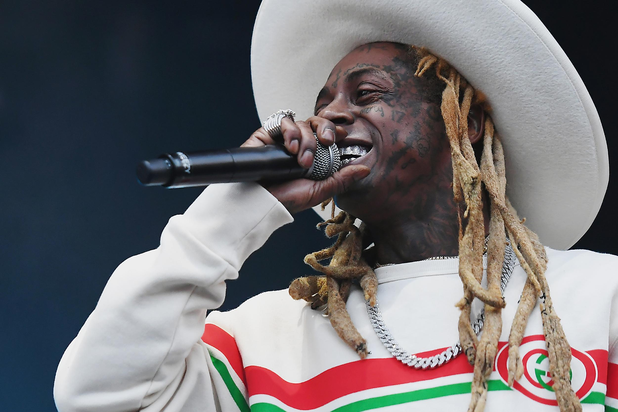 Lil Wayne issues message to fans after cocaine and gun ...