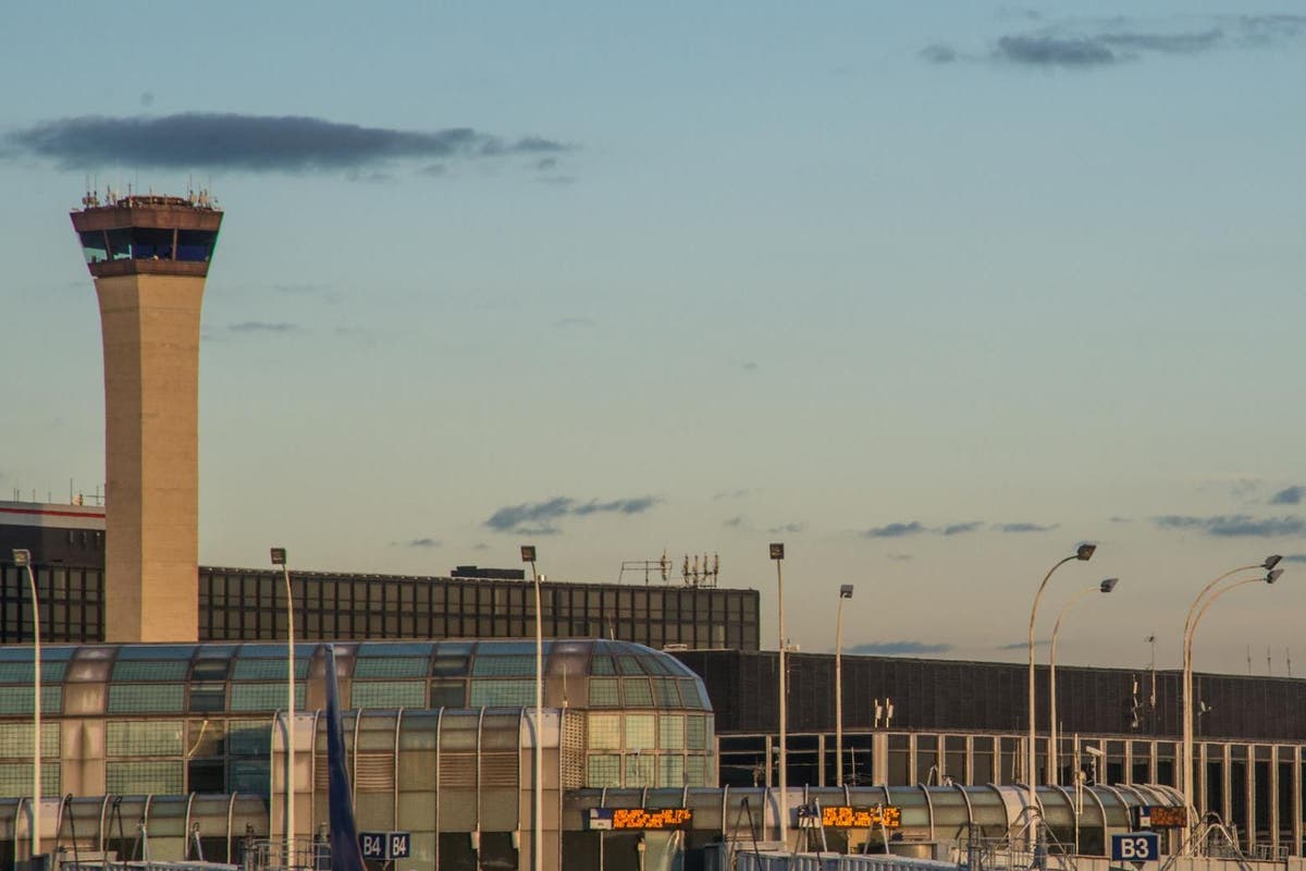 Flights grounded on Christmas Eve due to heavy fog in Chicago