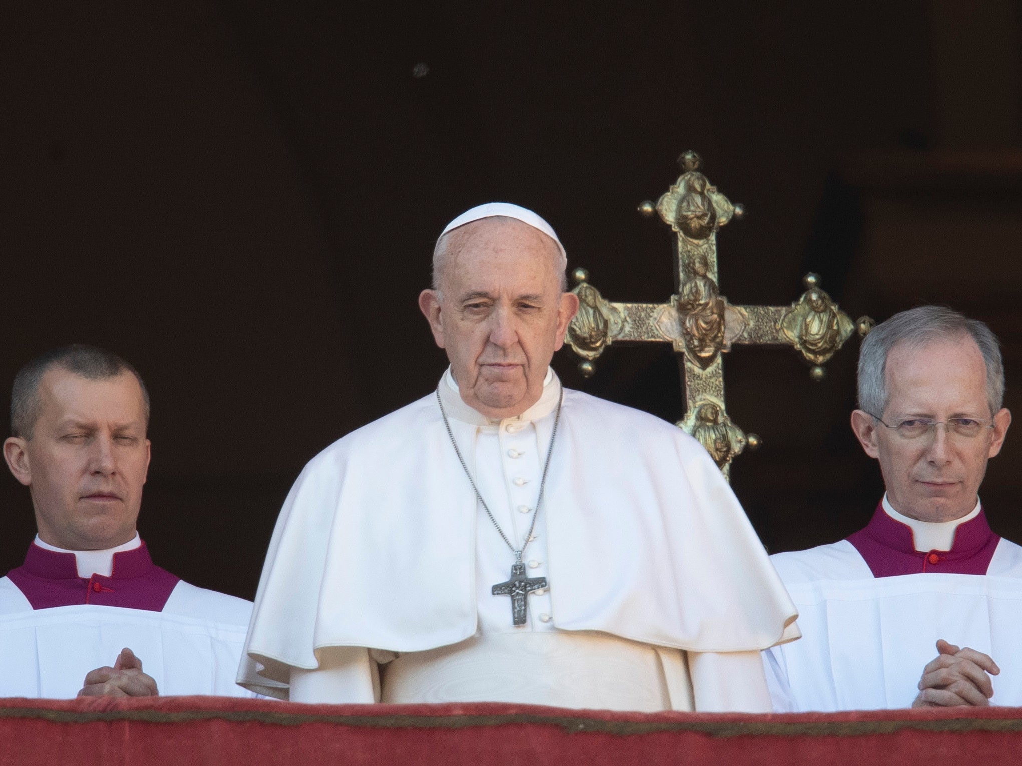 Migrants fleeing injustice being met with 'walls of indifference', Pope Francis warns in Christmas message