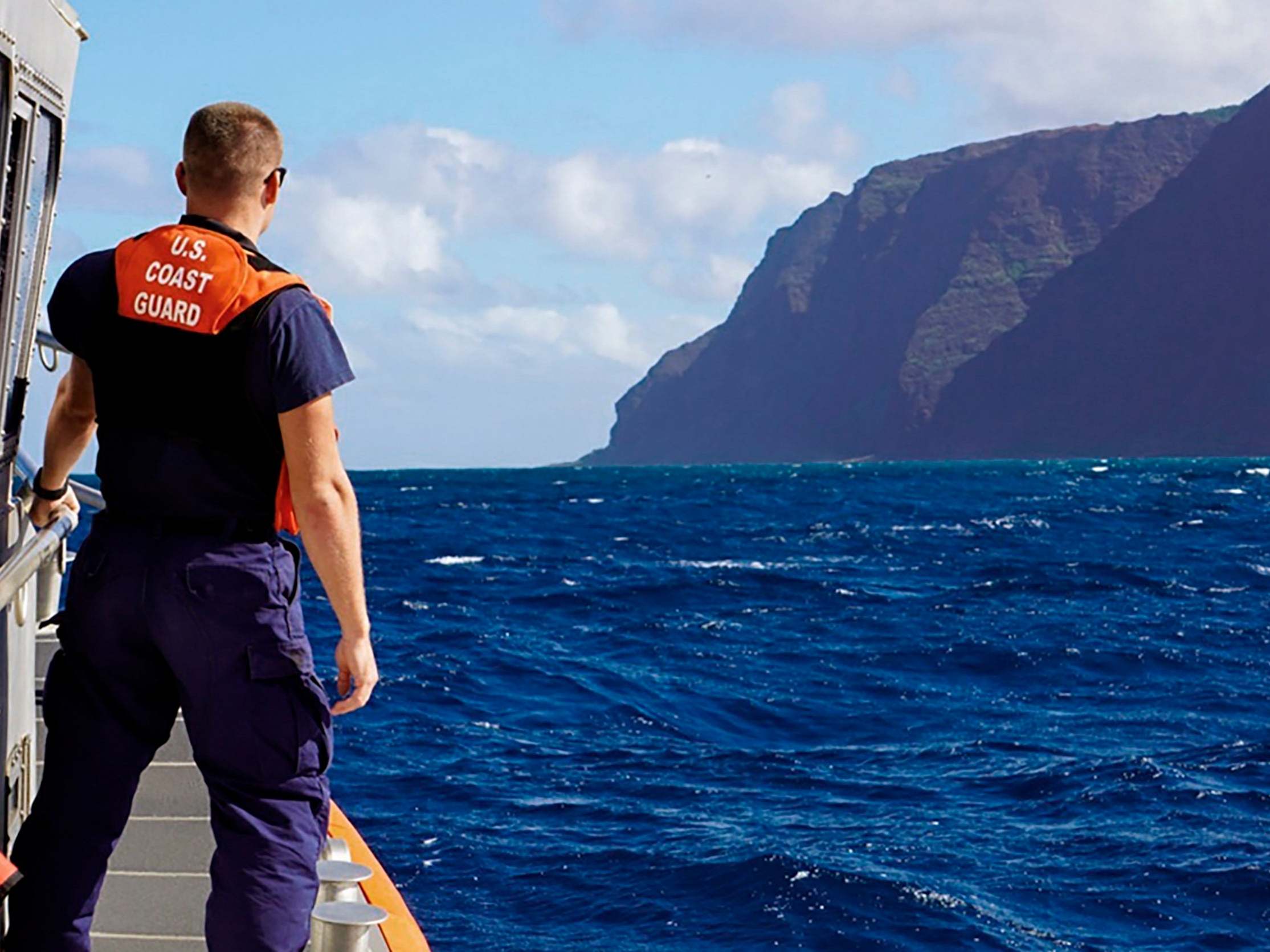 Hawaii helicopter crash: Six bodies found on island with other passenger presumed dead