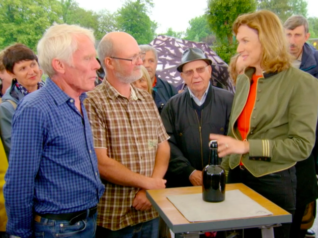 Fiona Bruce breaks the news to Andy McConnell on Antiques Roadshow