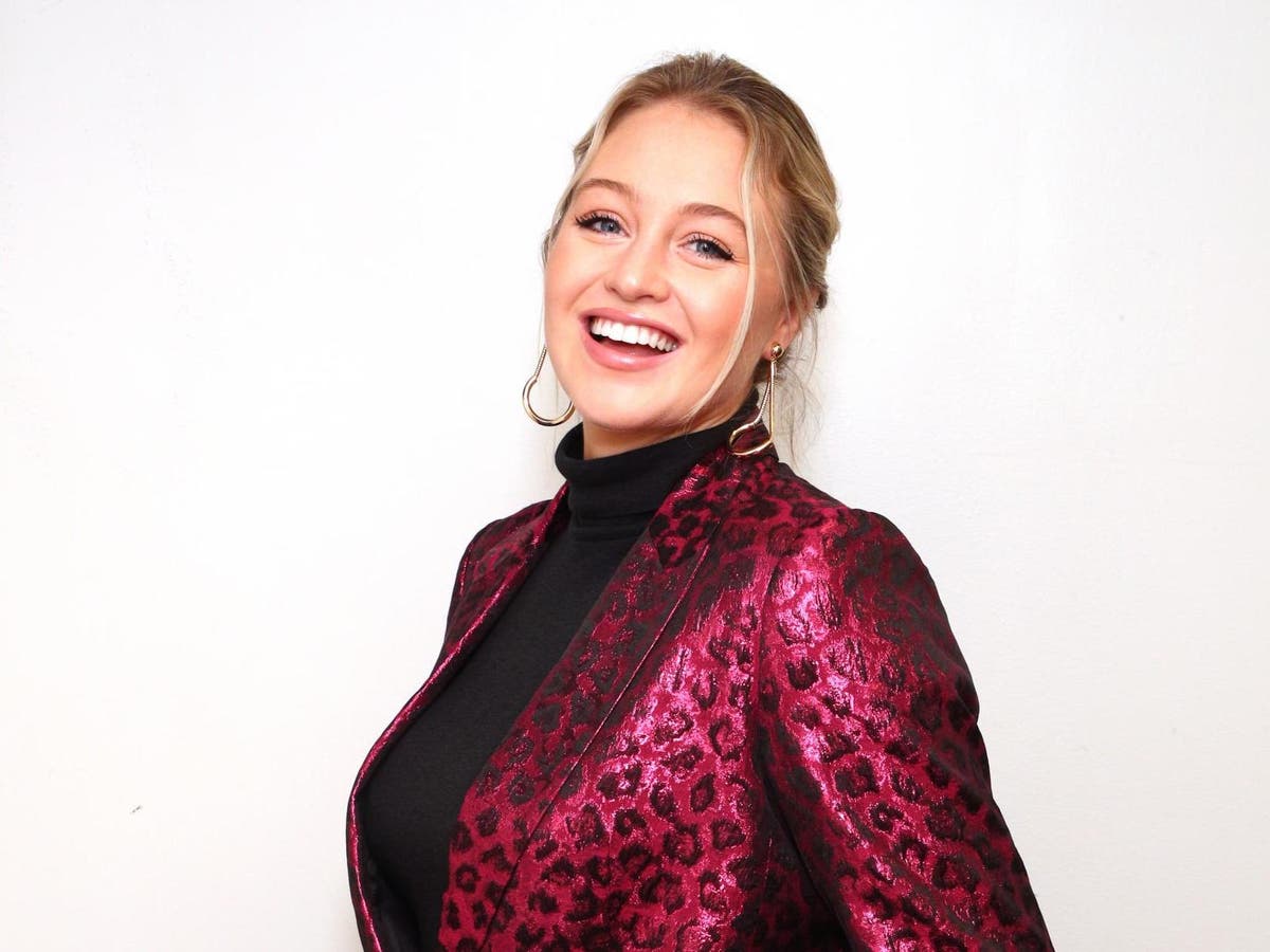 Model Iskra Lawrence Opens Up About Body Image In Pregnancy Video The Independent The