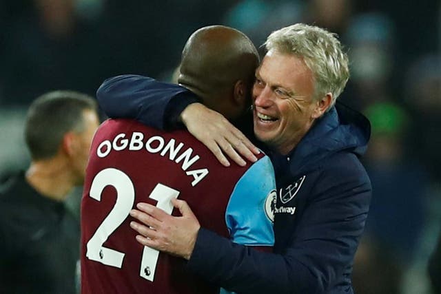 David Moyes celebrates with his defender Angelo Ogbonna