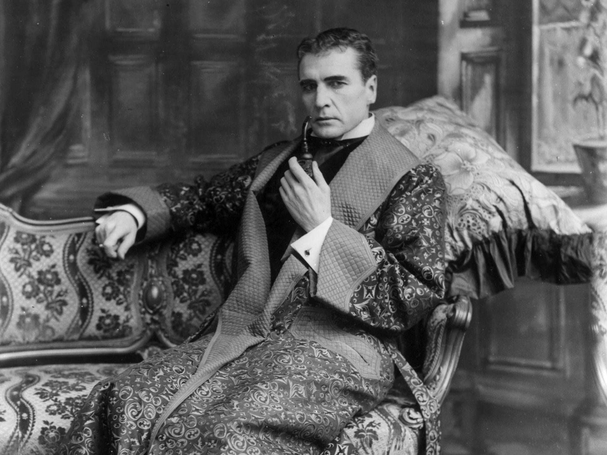 William Gillette as Holmes. A museum at 239 Baker Street is allowed to use 221b
