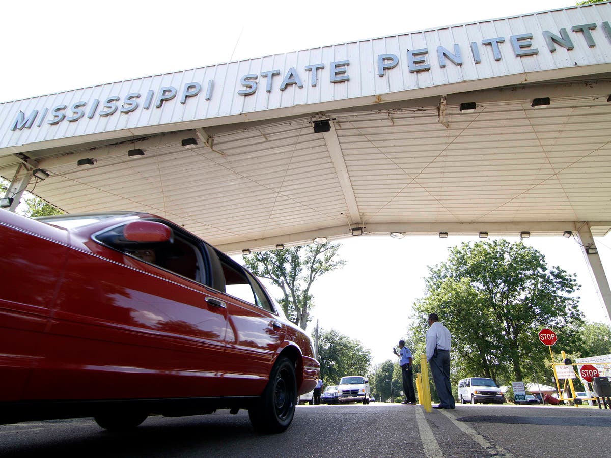 Inmates missing after deadly riots at Mississippi prison