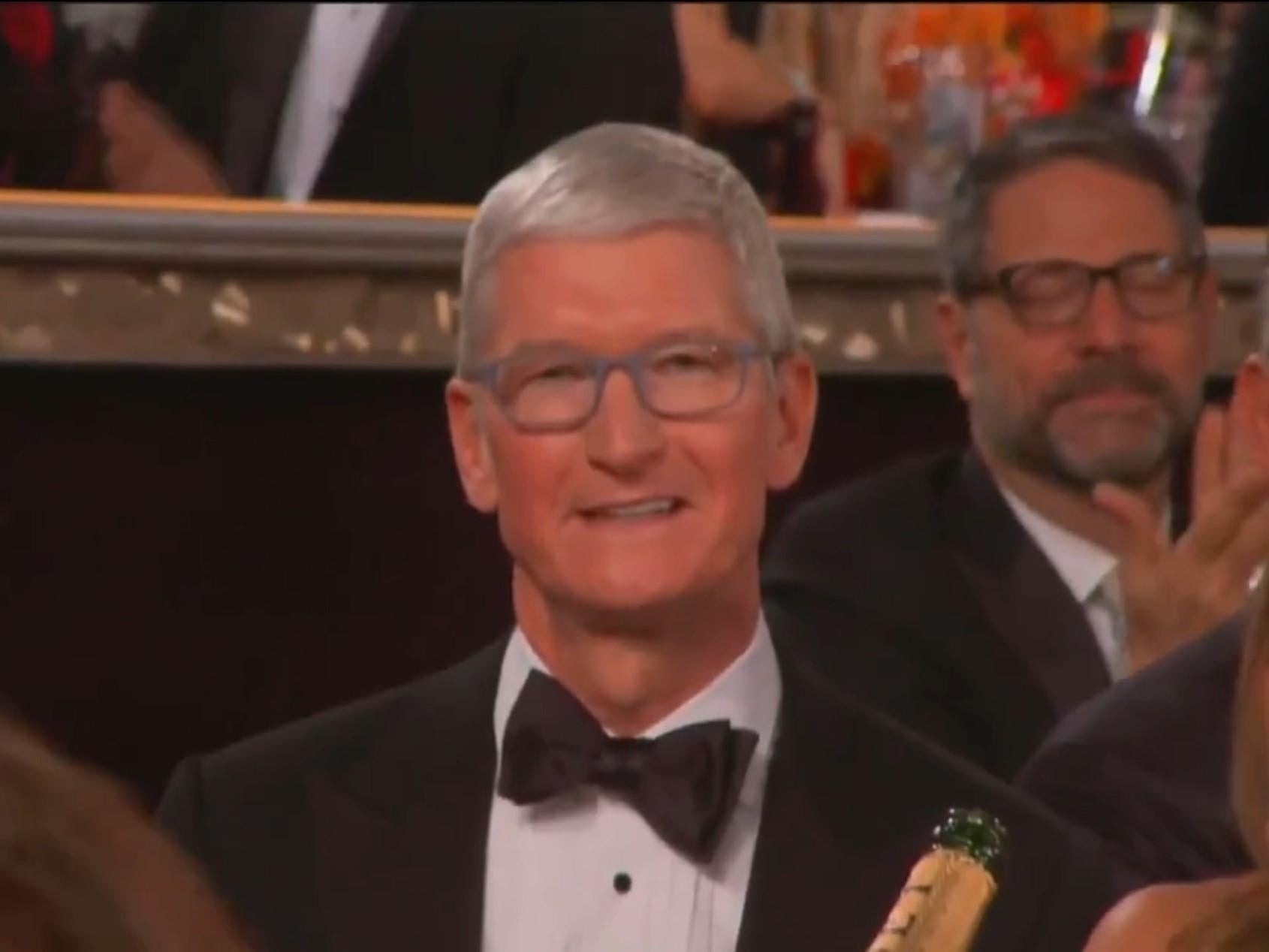 Golden Globes: Ricky Gervais compares Apple to Isis in front of Tim Cook