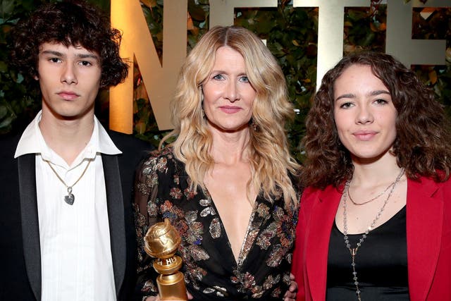 Laura Dern with her children, Ellery and Jaya, at the 2020 Golden Globes