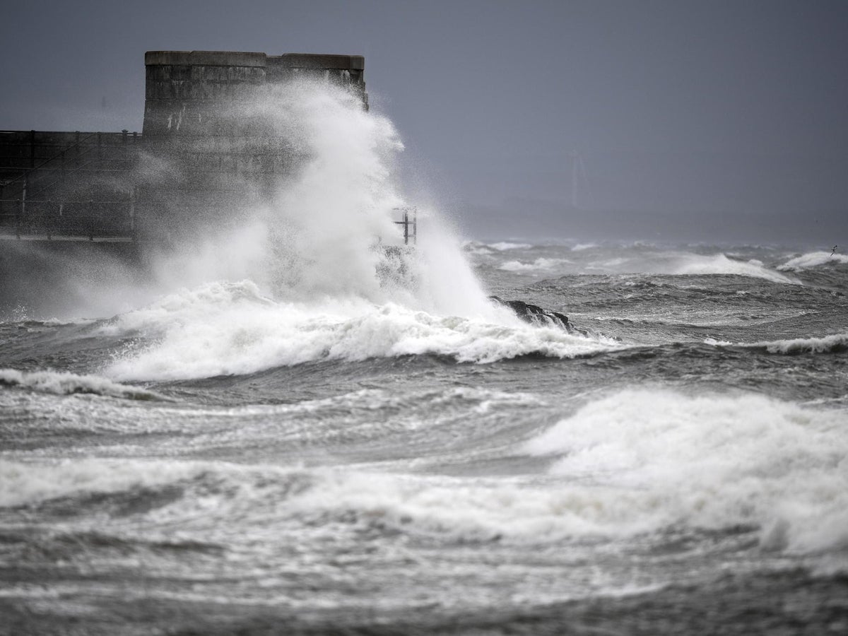 Hundreds Stranded On Scottish Island Of Arran Due To Poor Weather Conditions The Independent The Independent