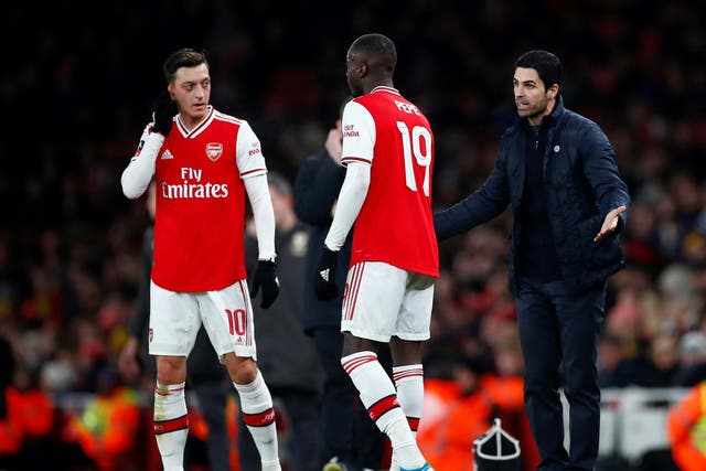 Arsenal manager Mikel Arteta reacts with Nicolas Pepe and Mesut Ozil